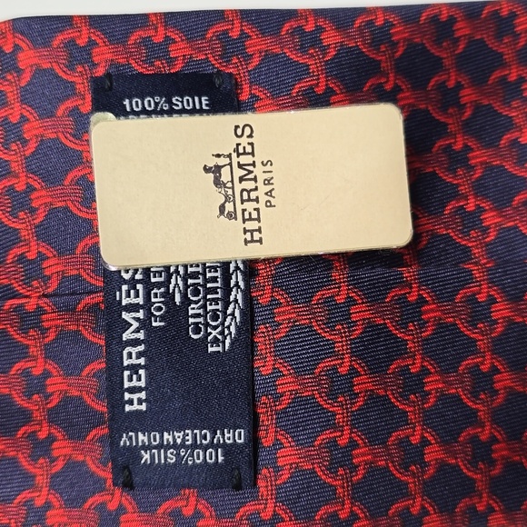{Hermes} Red and Navy Chain Patterned Tie - Picture 5 of 12